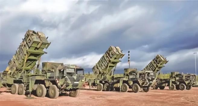  特朗普直言拒绝援助，泽连斯基提议引争议。 新闻 特朗普直言拒绝援助，泽连斯基提议引争议。 新闻 特朗普直言拒绝援助，泽连斯基提议引争议。 新闻