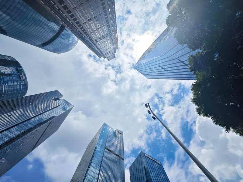 去库存步伐加快，商业用房首付比例显著降低；多地响应政策，市场活跃度逐步提升。