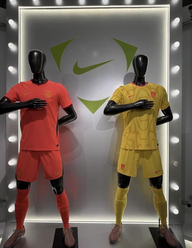  耐克2026世界杯球衣设计引发关注；专业网站给出中国队主客场评级；球迷热议设计风格与国家元素。 体育新闻 耐克2026世界杯球衣设计引发关注；专业网站给出中国队主客场评级；球迷热议设计风格与国家元素。 体育新闻 耐克2026世界杯球衣设计引发关注；专业网站给出中国队主客场评级；球迷热议设计风格与国家元素。 体育新闻