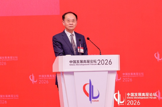  张文中在高层论坛分享零售AI实践；场景化评估与跨学科协同成治理重点；渐进架构助力创新与风险平衡。 企业服务