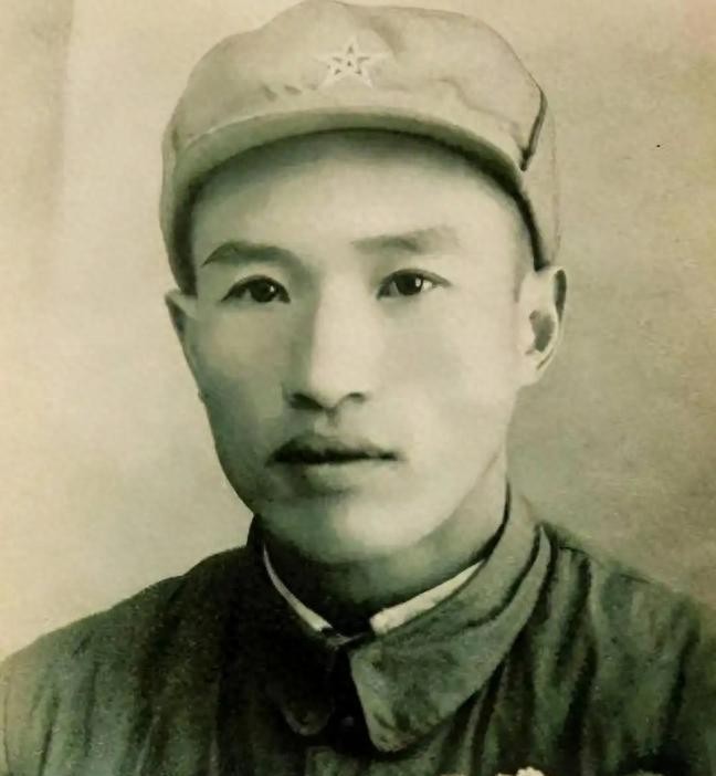 绝境中的孤勇与抉择：毛张苗战斗生涯的心理博弈