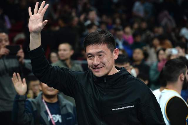  【深度复盘】冠军教头马龙为何放弃NBA？解析职业与校园篮球的人才流动密码 体育新闻