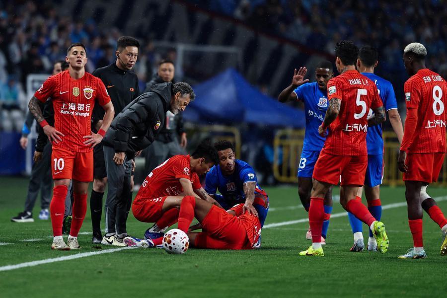  【战术解码】上海德比1:0背后的数据逻辑：斯卢茨基的攻势足球如何击穿海港铁桶阵 体育新闻