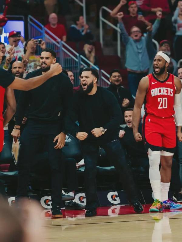  【深度复盘】8人轮换的代价：火箭伤病危机背后的战术逻辑与职业寿命管理 体育新闻