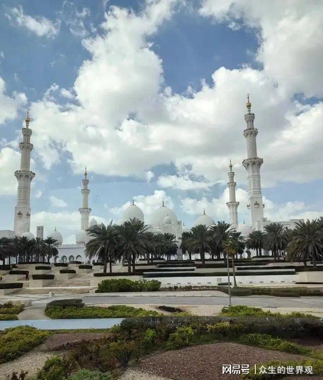  月薪一万、房租七千：一位技术人迪拜三年的真实账本与生活算法 新闻