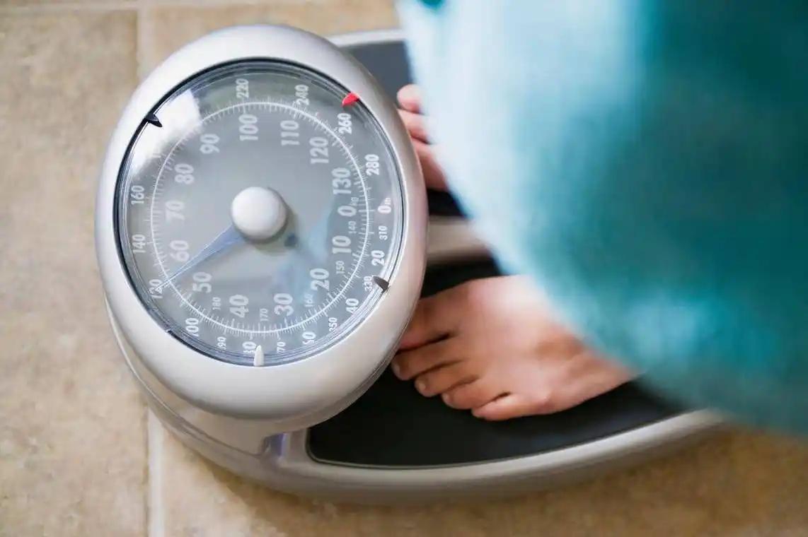  技术拆解：深蹲如何成为膝关节“慢性杀手”？二十年临床数据揭示残酷真相 健康养生